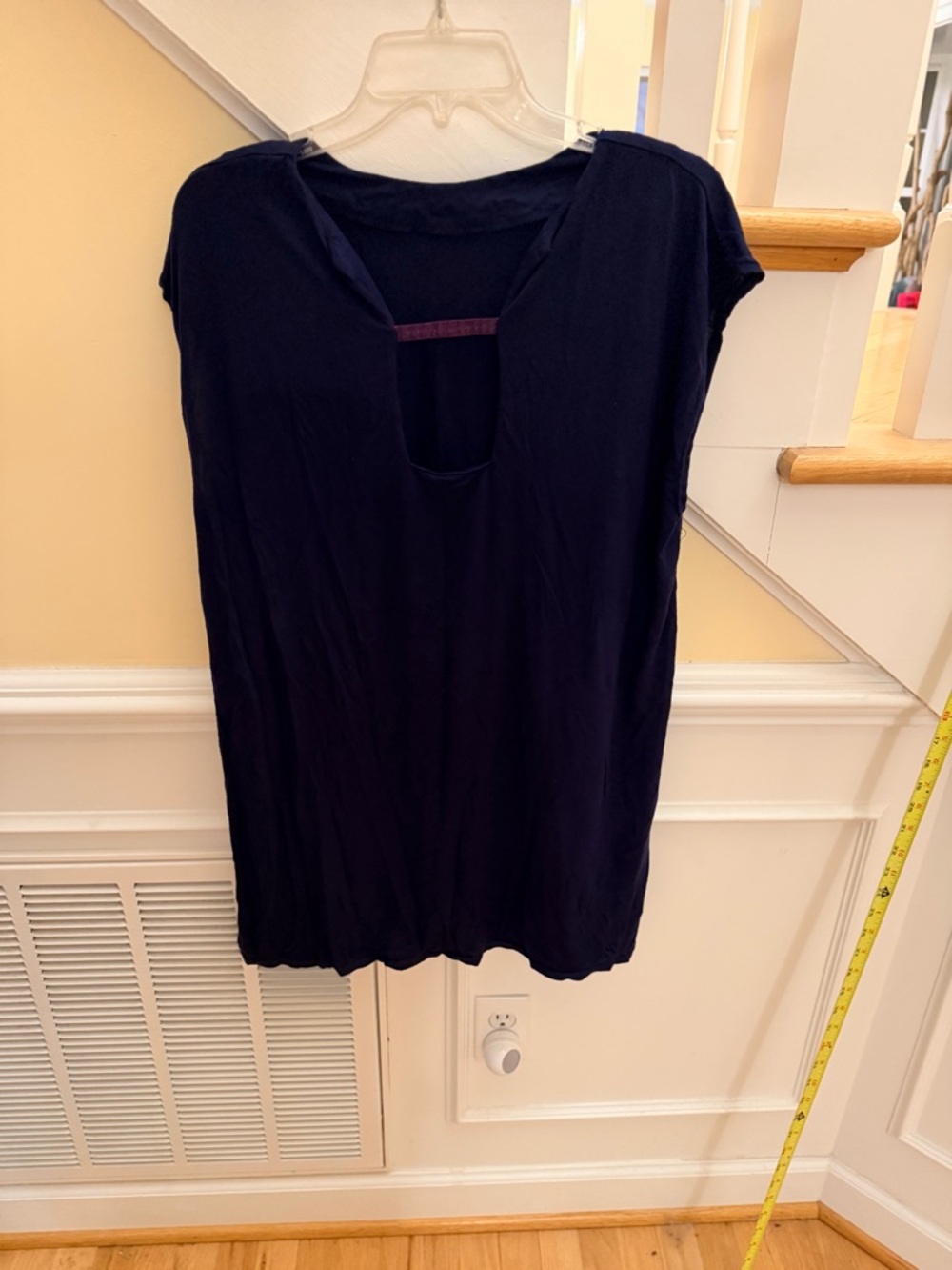 Women's Size Large Black Scoop Neck Short Sleeve Top GUC ❤️